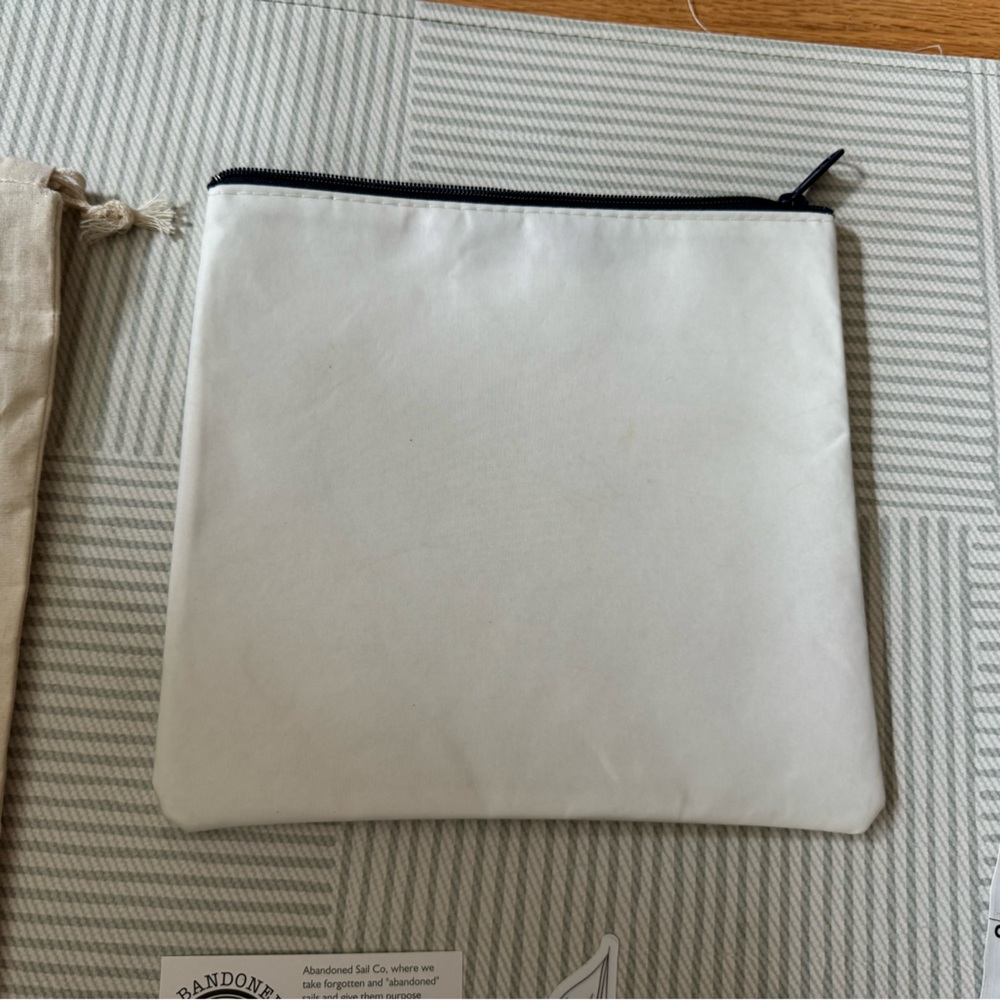 Abandoned Sail Co Bag with Dog NEW - Picture 5 of 5